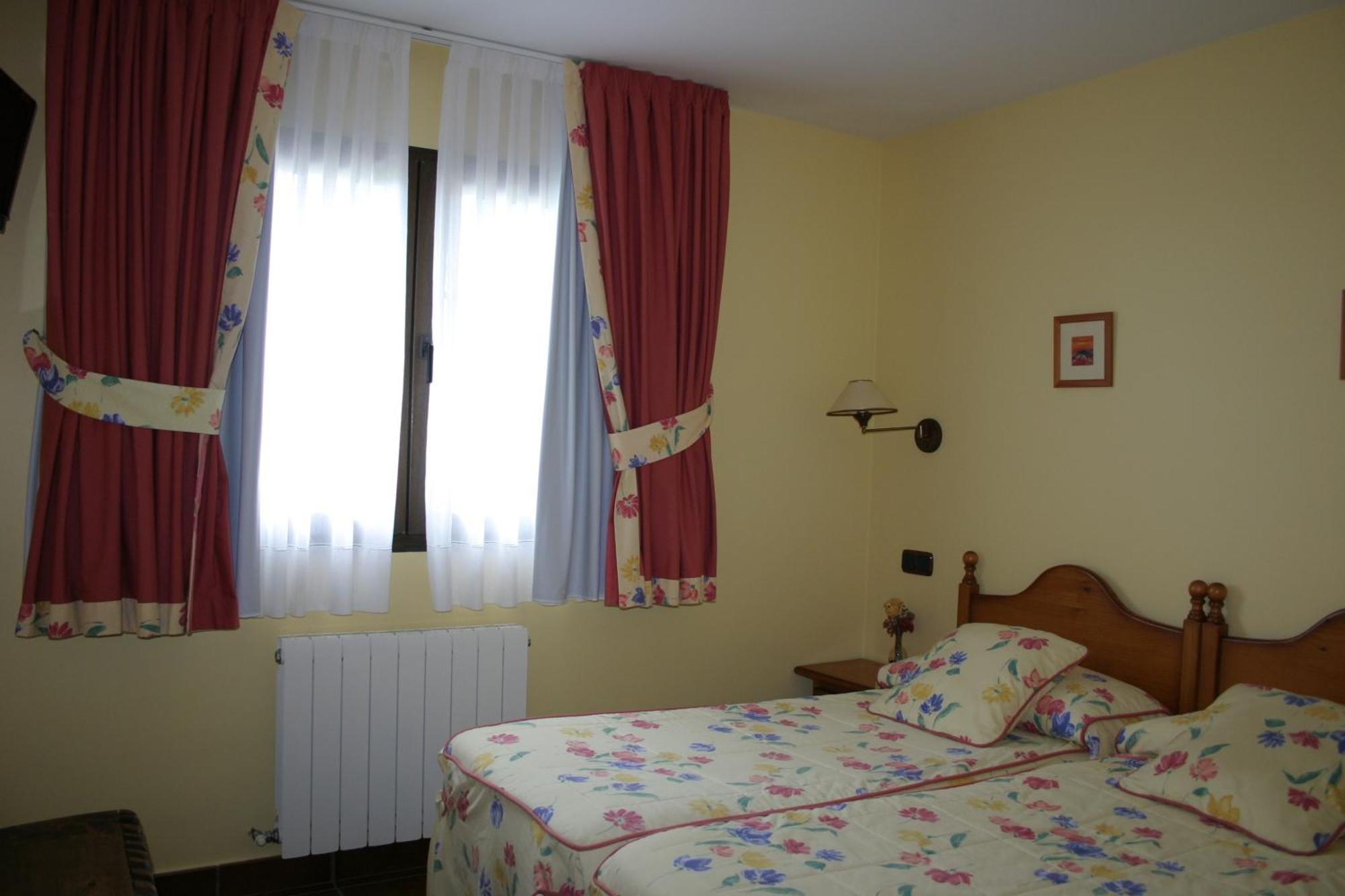 Hotel Somonte à Quintes Extérieur photo
